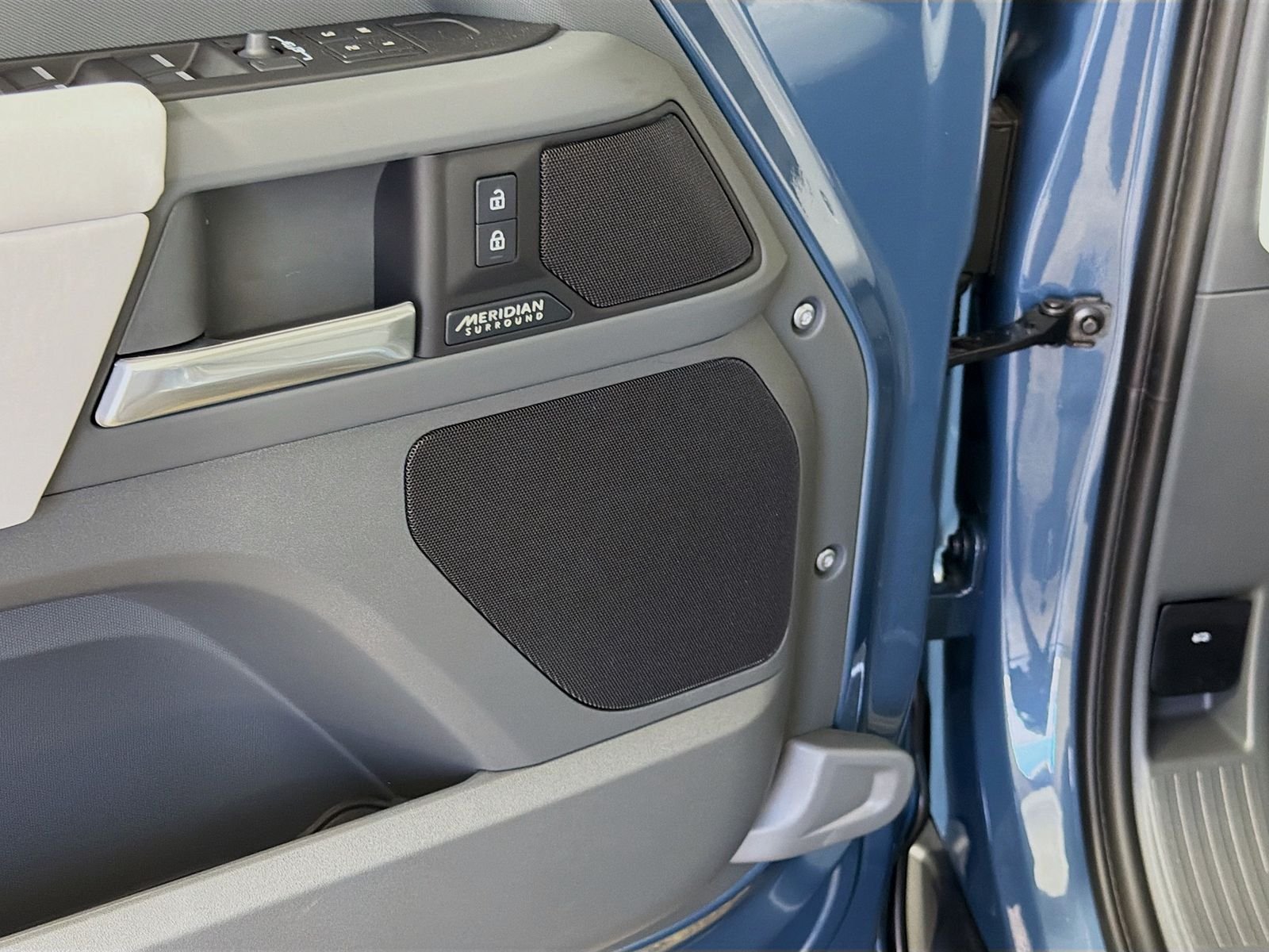 New 2026 Tasman Blue Land Rover X-Dynamic SE image 22