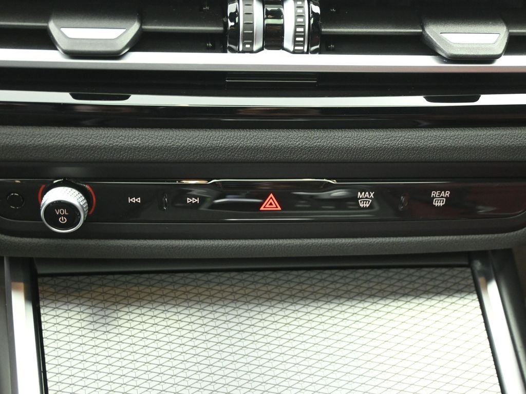 2023 BMW 330I - Image 12