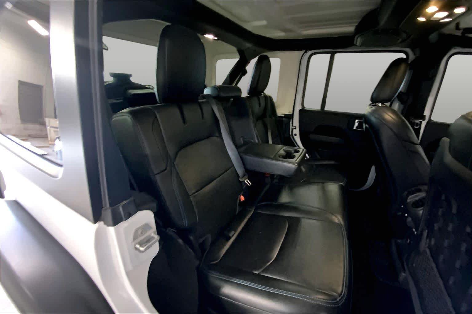 Used 2022 Bright White Clearcoat Jeep Unlimited Rubicon image 19