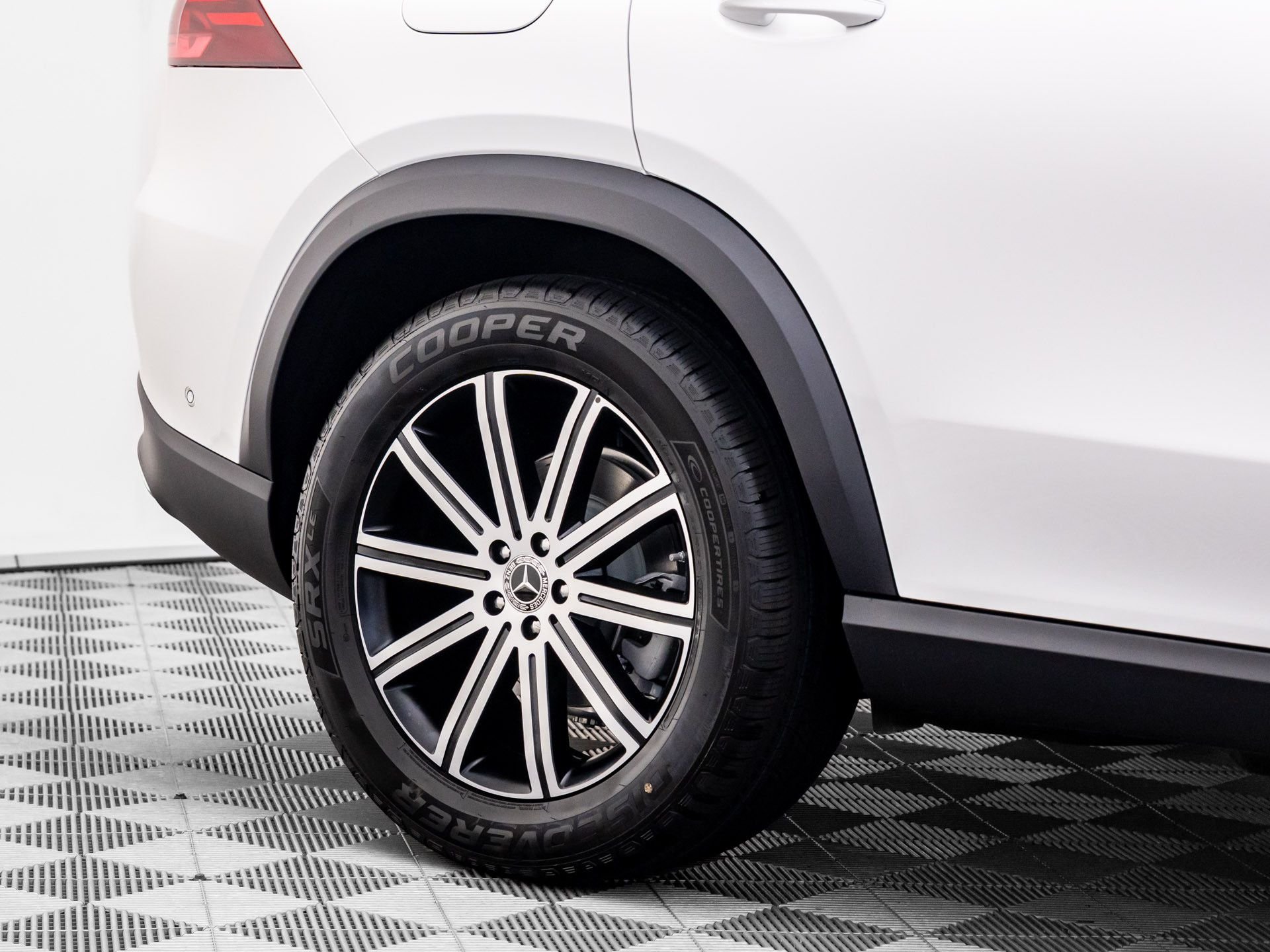 New 2026 Polar White Mercedes-Benz GLE 350 image 33