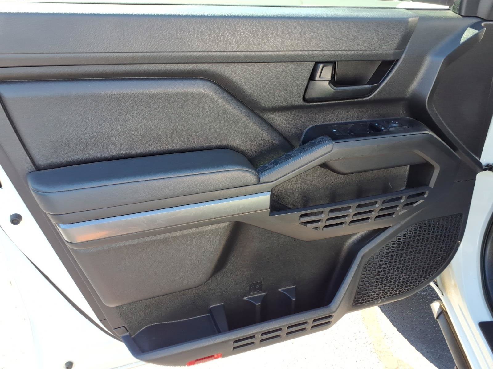 Used 2025 Ice Cap Toyota SR5 image 15