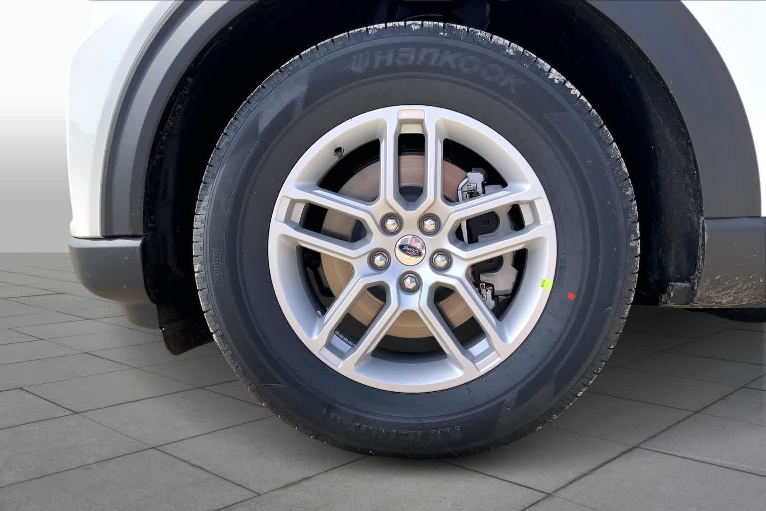 New 2026 Star White Metallic Tri-Coat Ford Active image 8