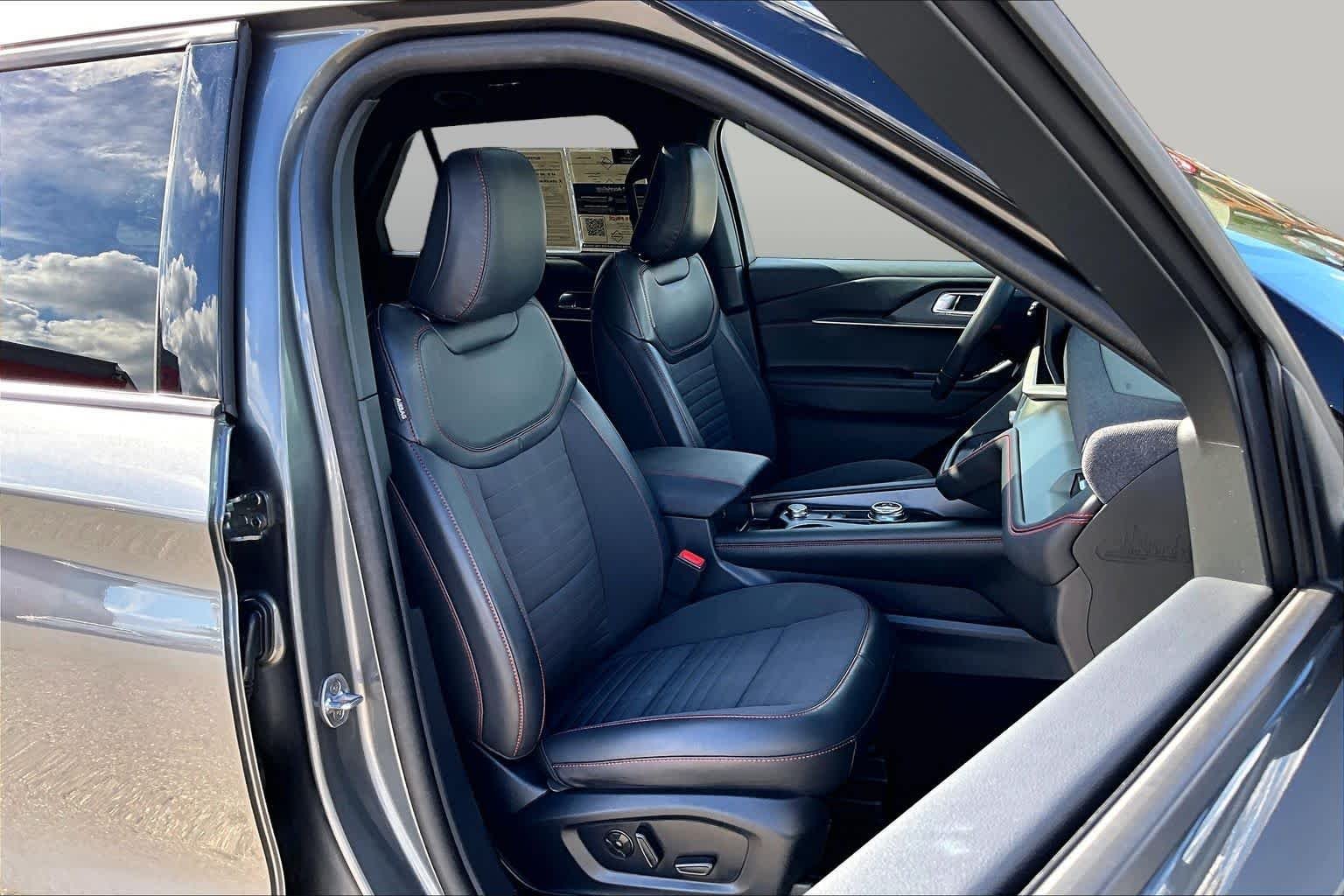 Used 2025 Carbonized Gray Ford ST-Line image 8