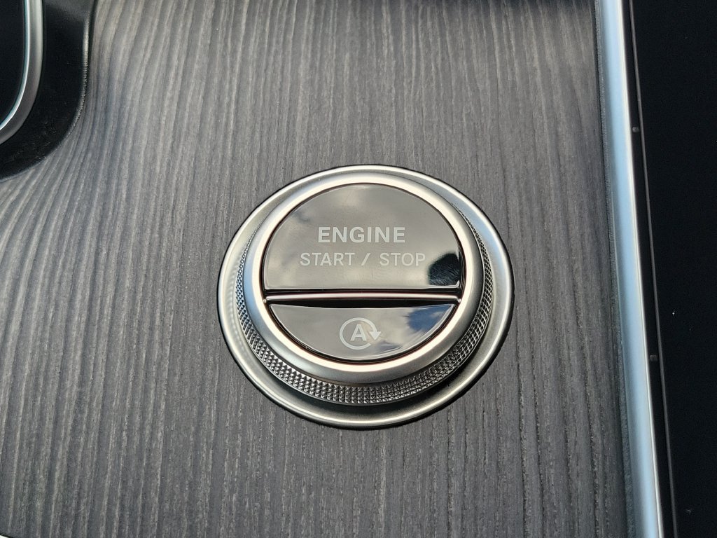 New 2026 Selenite Grey Metallic Mercedes-Benz C 300 image 28