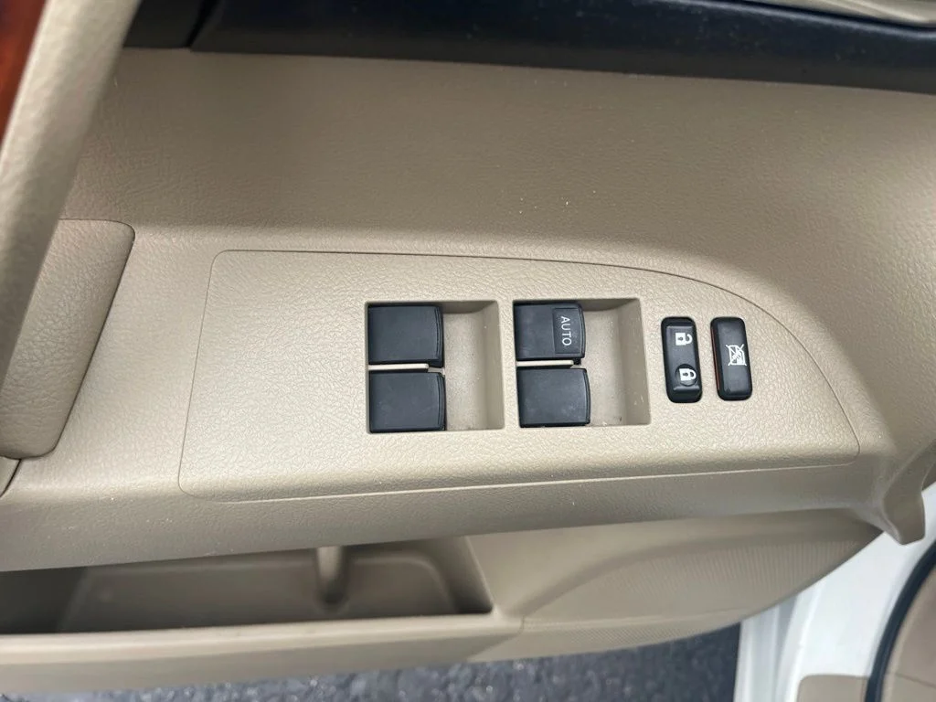 Used 2012 Blizzard Pearl Toyota Limited image 14