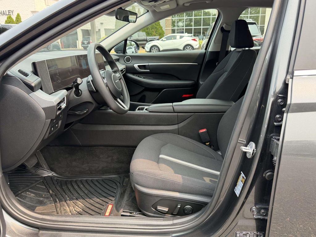 Used 2025 Gray Hyundai SEL image 16