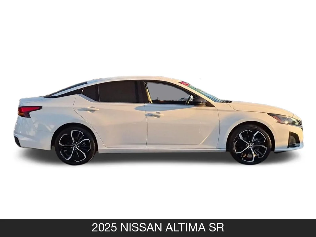 Used 2025 White Nissan 2.5 SR image 6