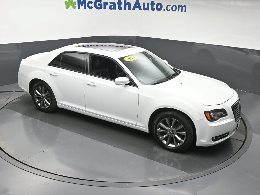Used 2014 White Chrysler S image 3