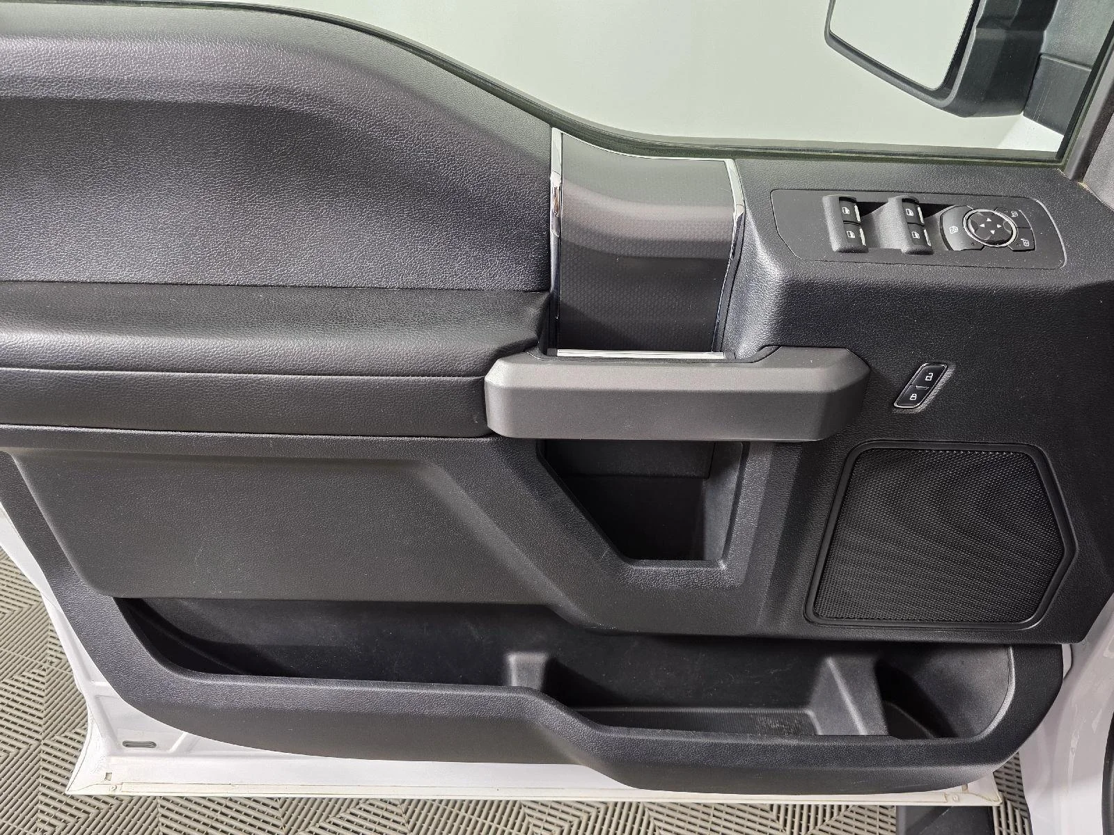 Used 2016 Oxford White Ford XLT image 15