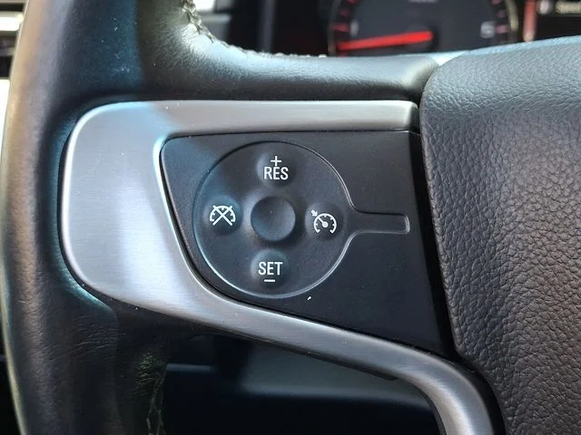 Used 2015 White GMC SLE image 24