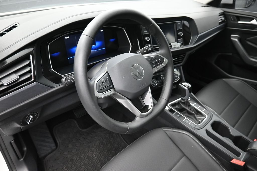 Used 2024 White Volkswagen 1.5T SE image 18