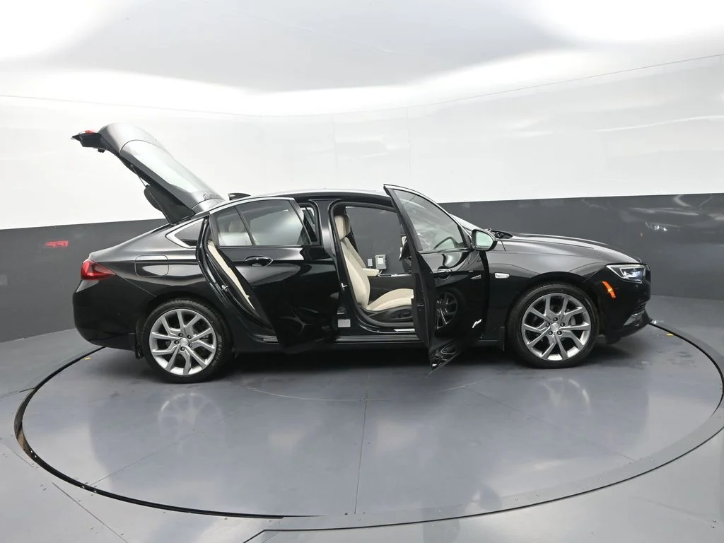 Used 2019 Black Buick Avenir image 38