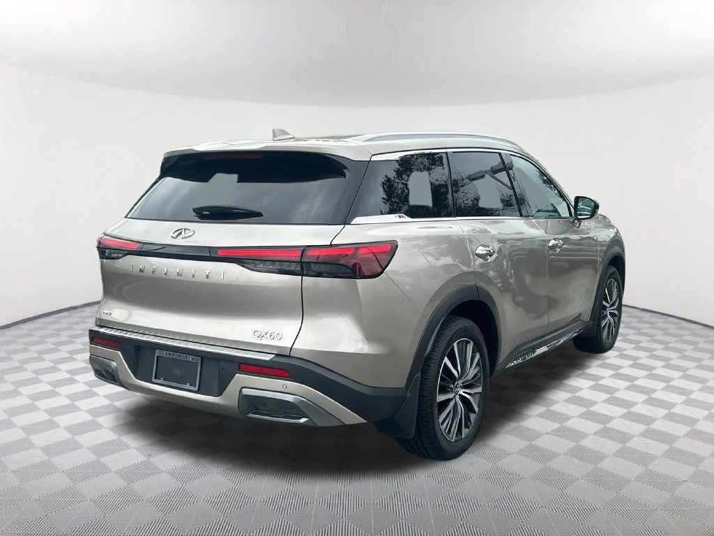 Used 2023 Silver INFINITI Sensory image 5