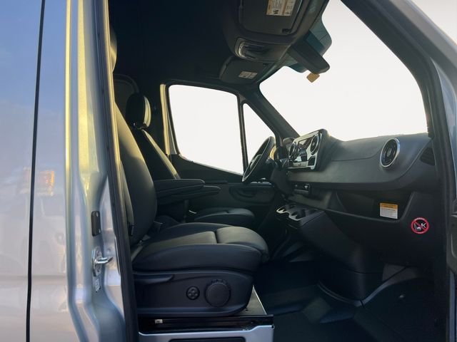 New 2026 High-tech+silver+metallic Mercedes-Benz Cargo 144 WB image 15