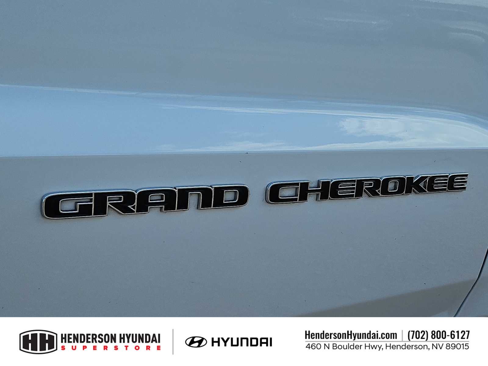 Used 2017 Ivory 3-Coat Jeep Overland image 13