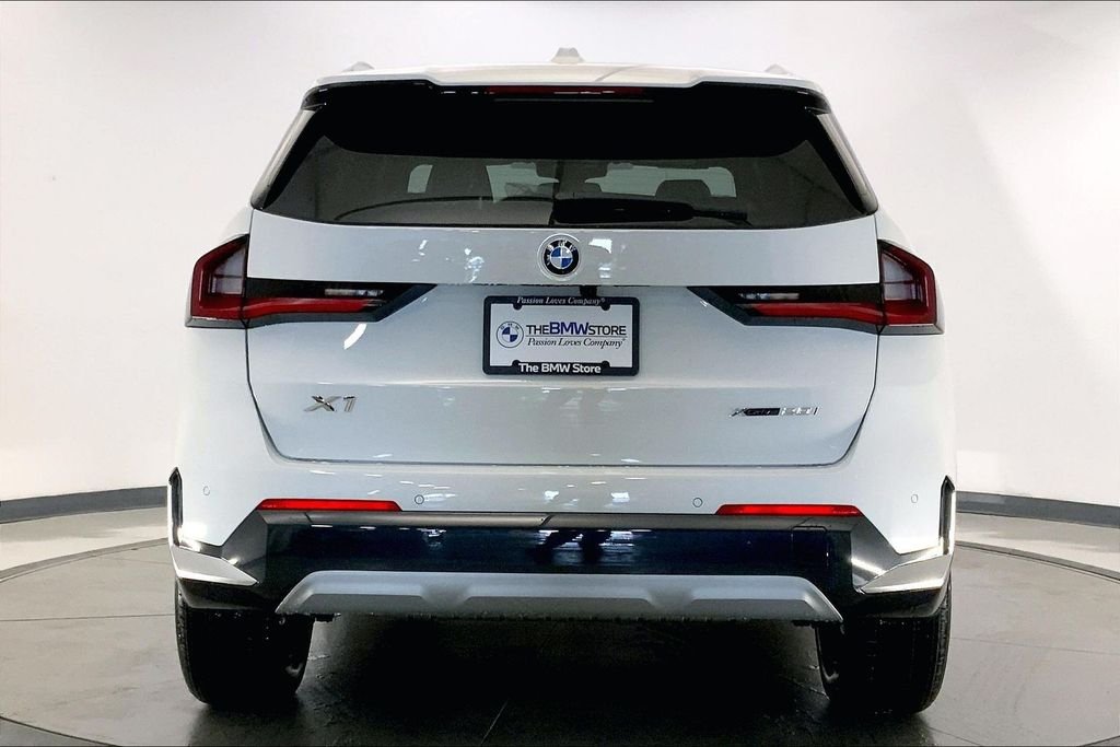 New 2027 Alpine White BMW xDrive28i image 3
