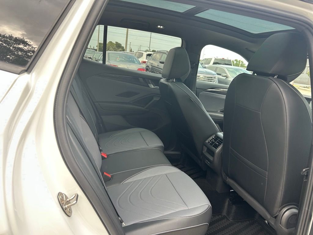 New 2026 White/off-white Volkswagen 2.0T SE R-Line Black image 33