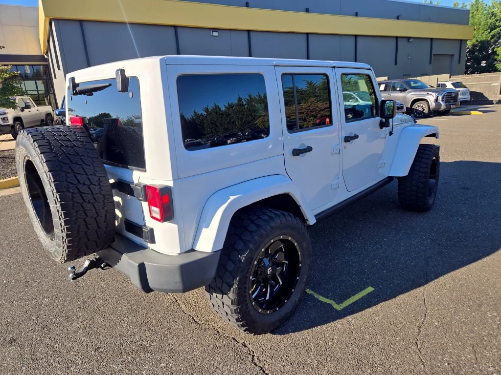Used 2015 White Jeep Unlimited Rubicon image 6