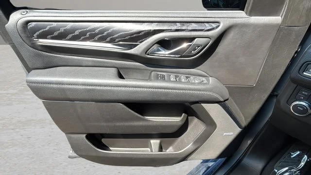 Used 2023 Silver GMC Denali image 17