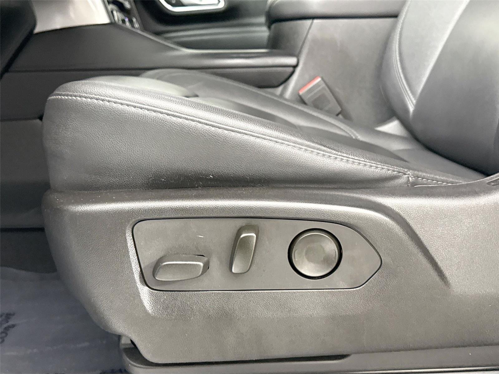 Used 2022 Summit White Chevrolet LT image 29