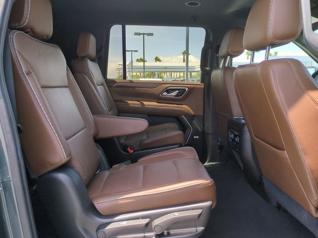Used 2021 SHADOW GRAY METALLIC Chevrolet High Country image 35