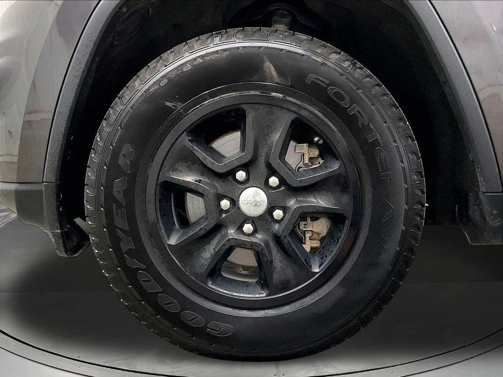 Used 2017 Gray Jeep Laredo image 12