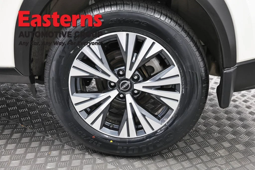 Used 2023 White Nissan SV image 33