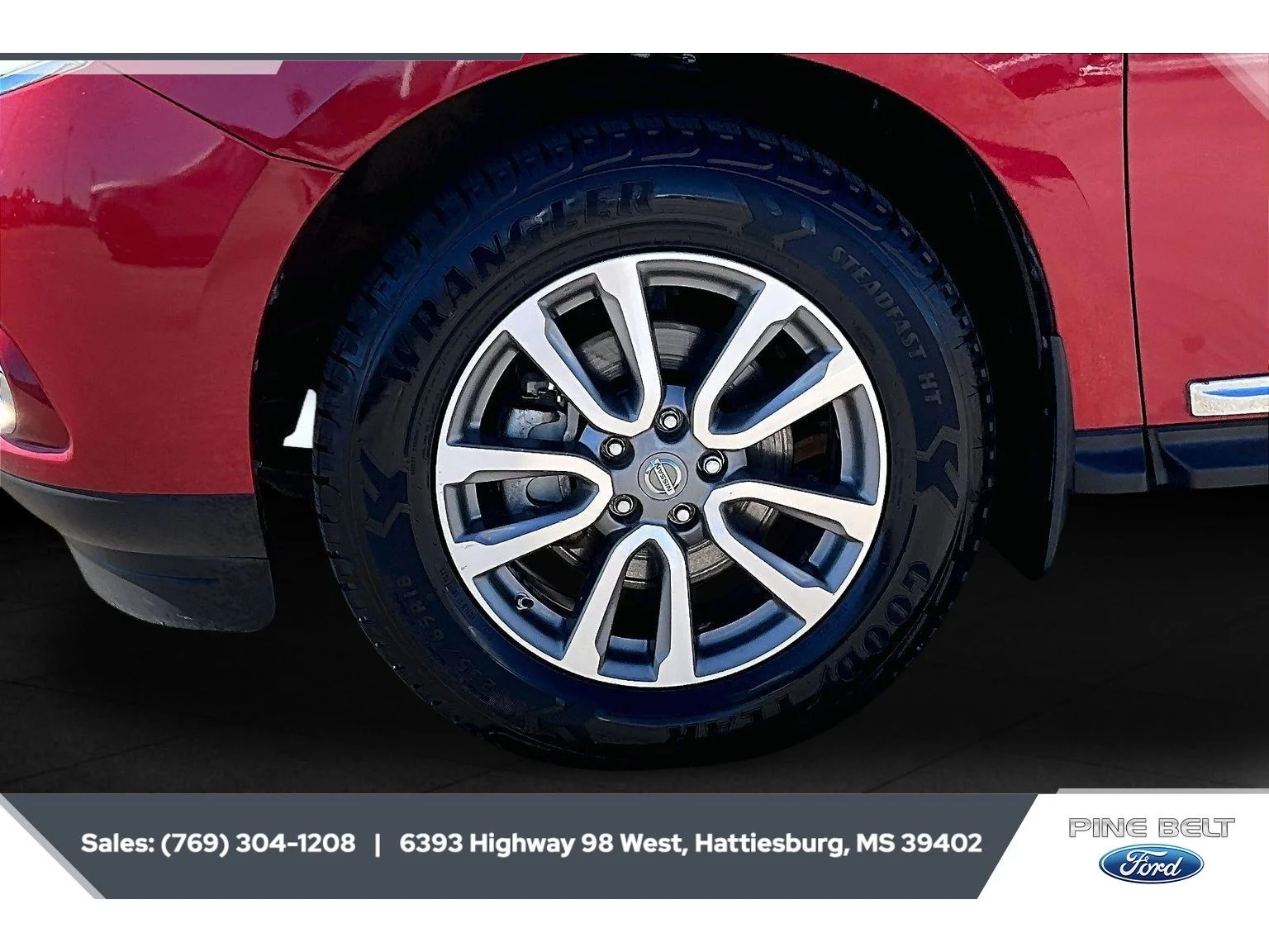 Used 2014 Cayenne Red Nissan SL image 7