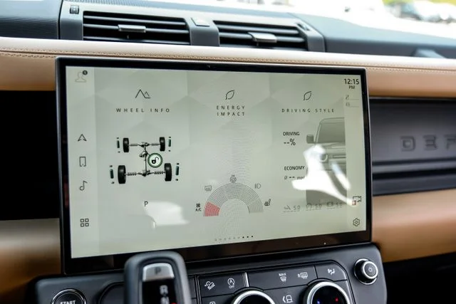 New 2026 Woolstone Green Land Rover X-Dynamic SE image 40