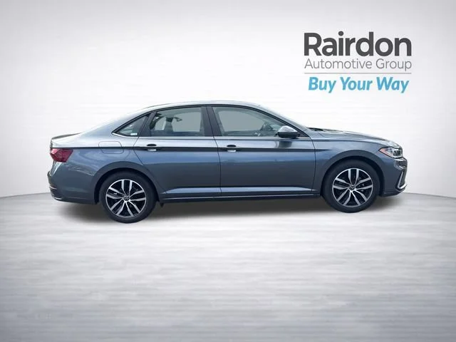 Used 2025  Volkswagen SE image 8