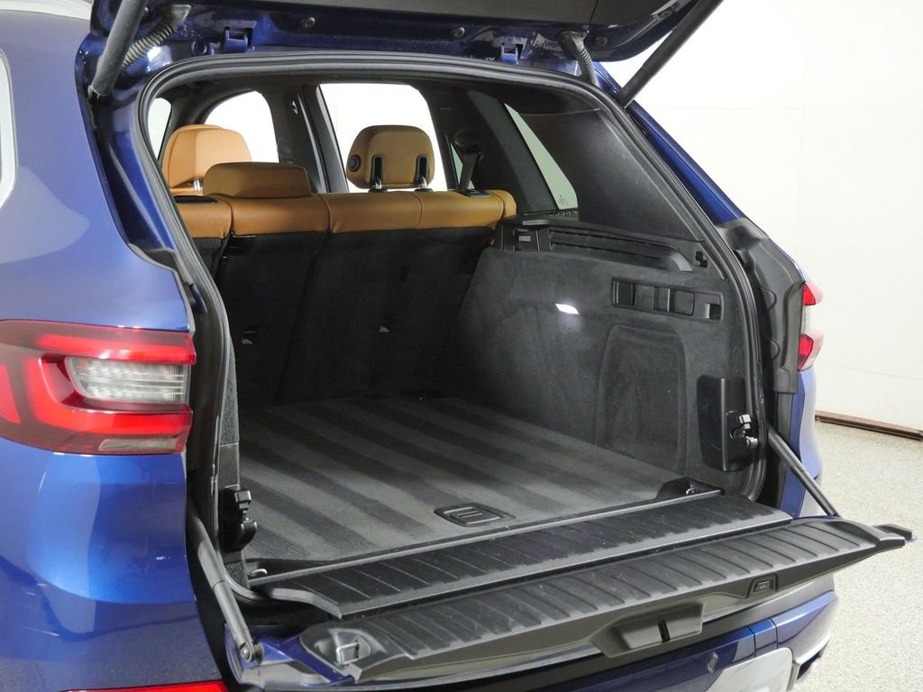 Used 2021 Phytonic Blue Metallic BMW xDrive40i image 29