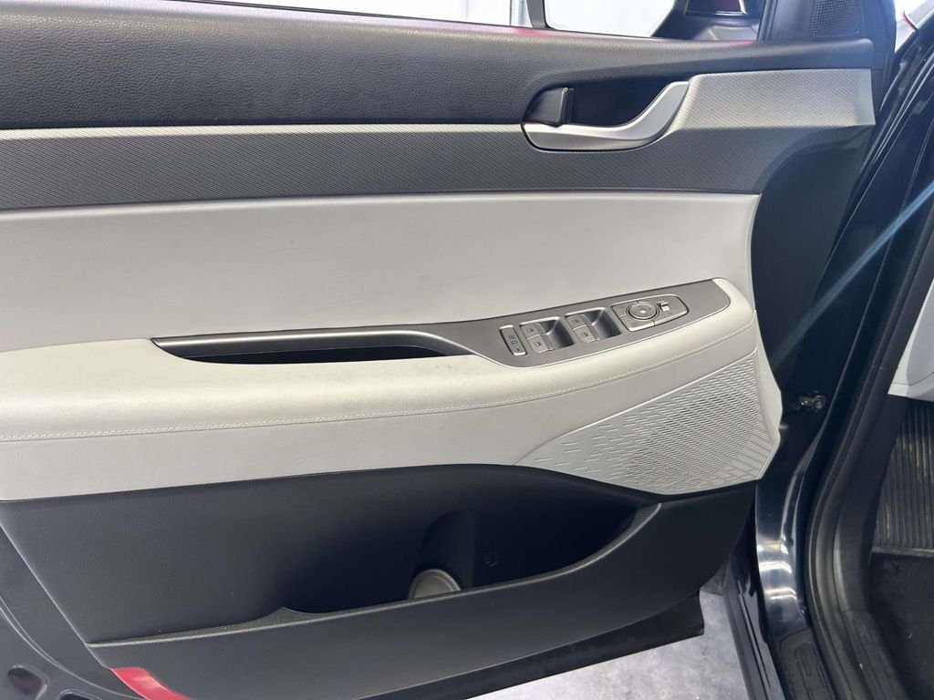 Used 2024 White Hyundai SEL image 15