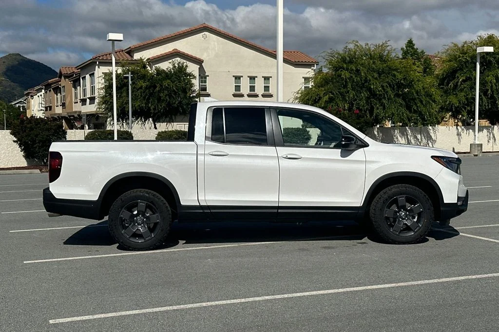 New 2026 Platinum White Pearl Honda TrailSport image 3
