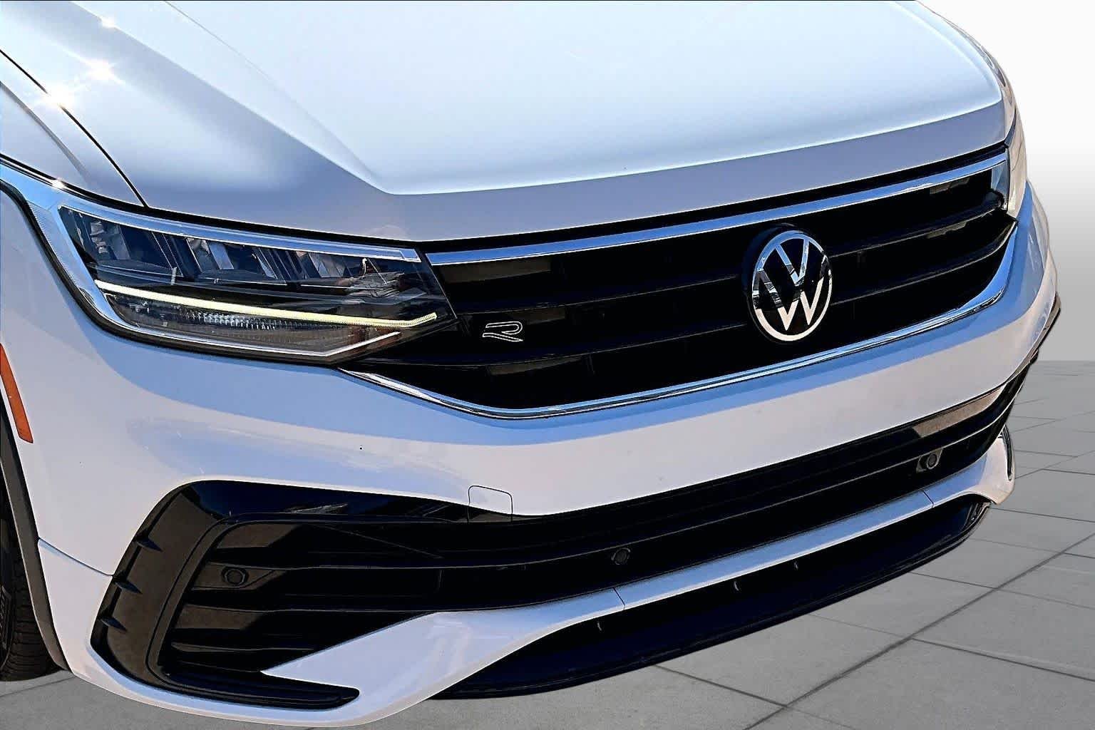 Used 2022 Pure White Volkswagen SE R-Line Black image 28