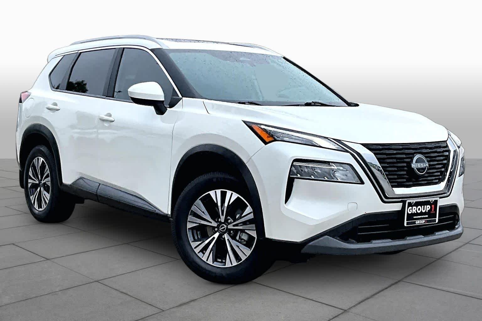 Used 2023 PEARL WHITE TRI Nissan SV image 3
