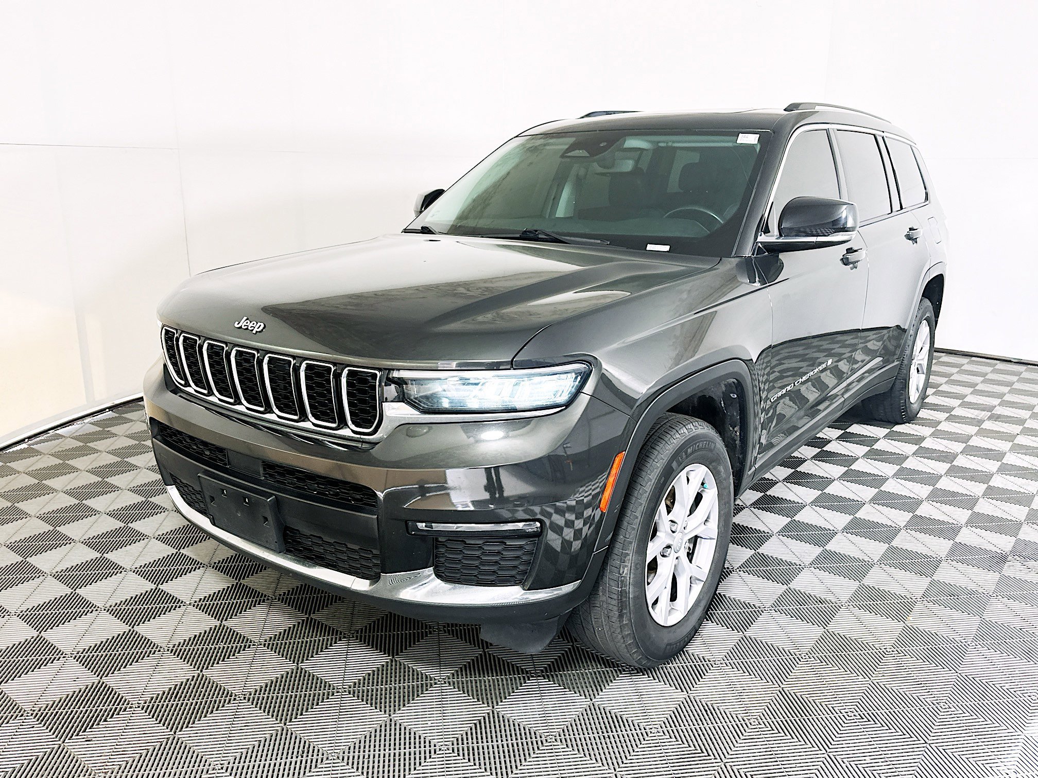 Used 2021 Rocky Mountain Pearlcoat Jeep Limited image 7