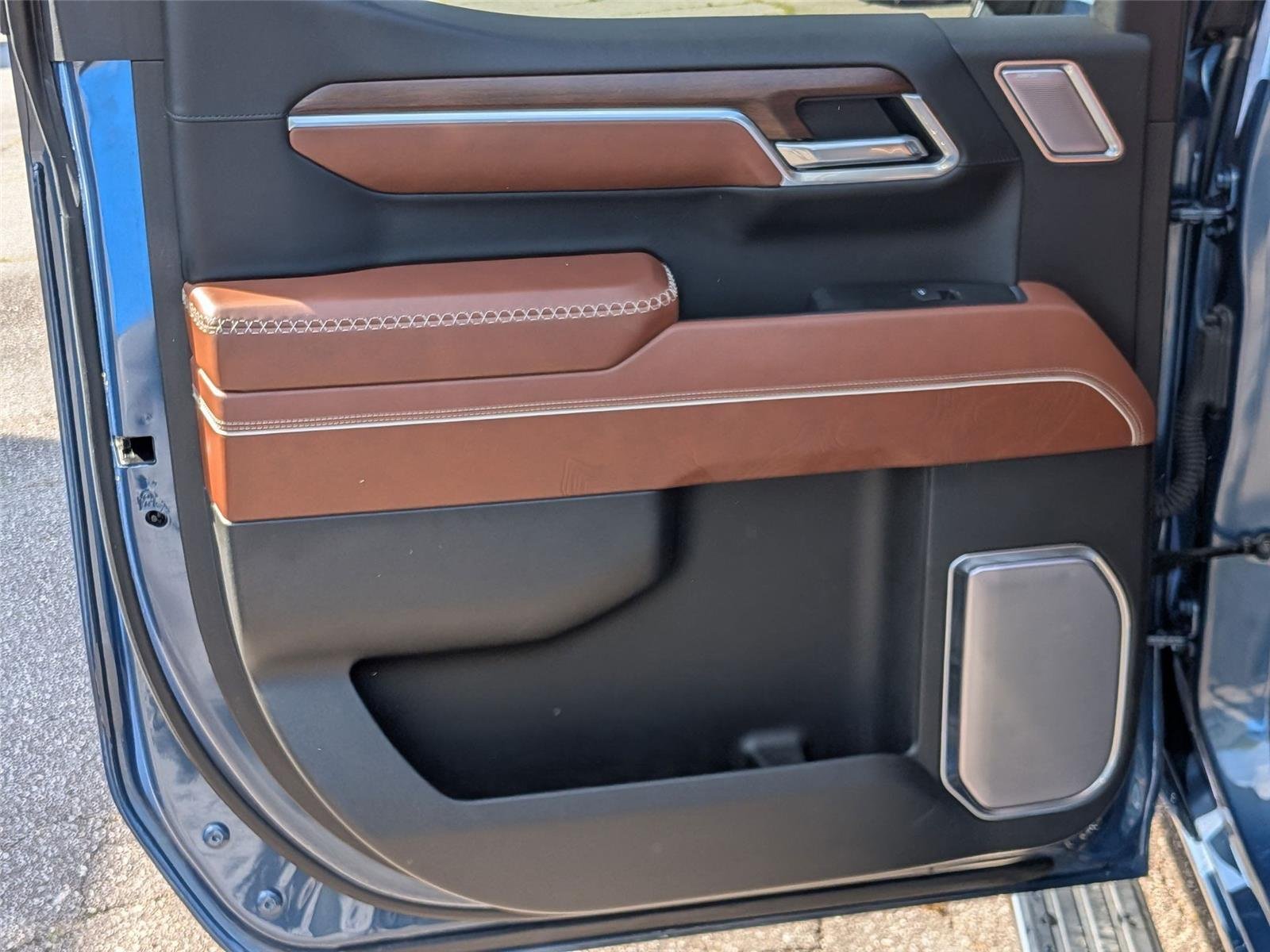 Used 2025 Downpour Metallic GMC Denali Ultimate image 27