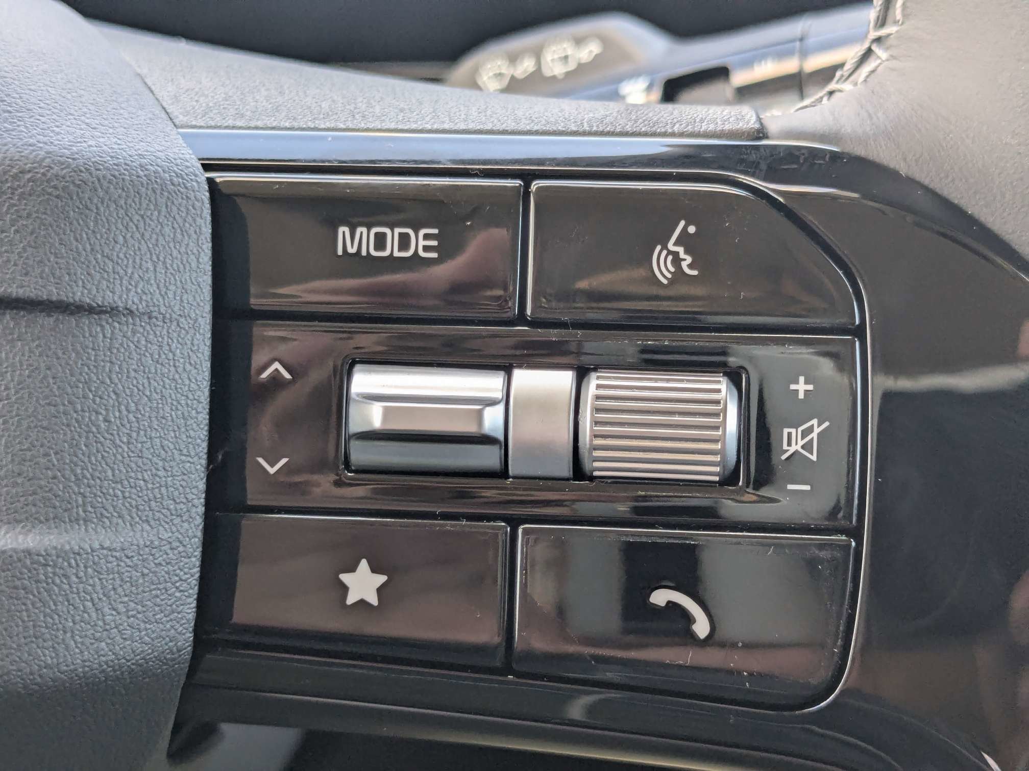 New 2026 Glacial White Kia S image 32