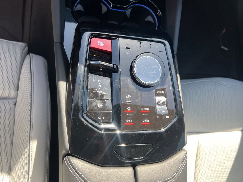 Used 2025 Alpine White BMW Base image 21