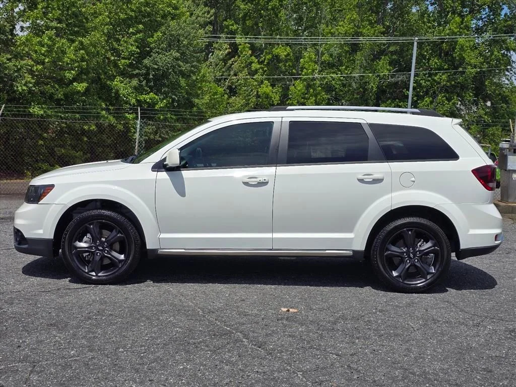 Used 2019 White Dodge Crossroad image 23