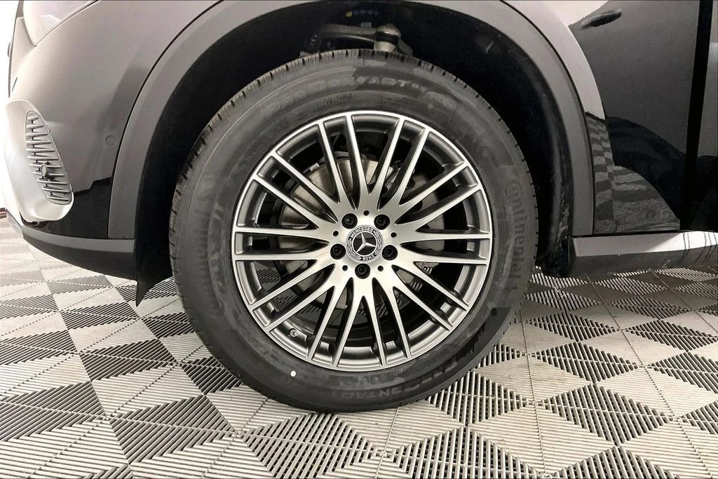 New 2026 Black Mercedes-Benz GLC 300 image 11