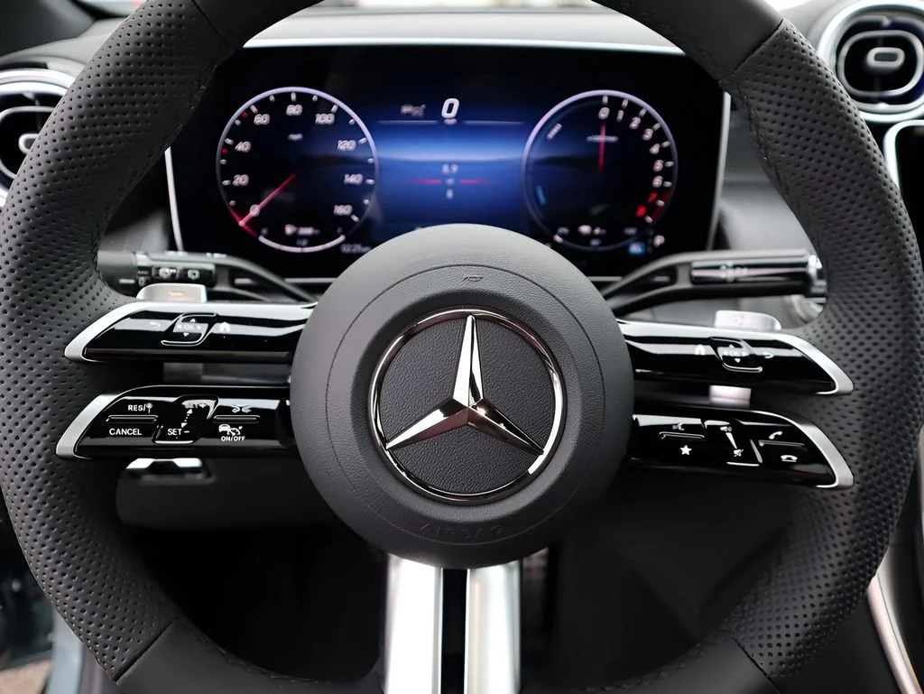 Used 2026 Verde Silver Metallic Mercedes-Benz GLC 350e image 33