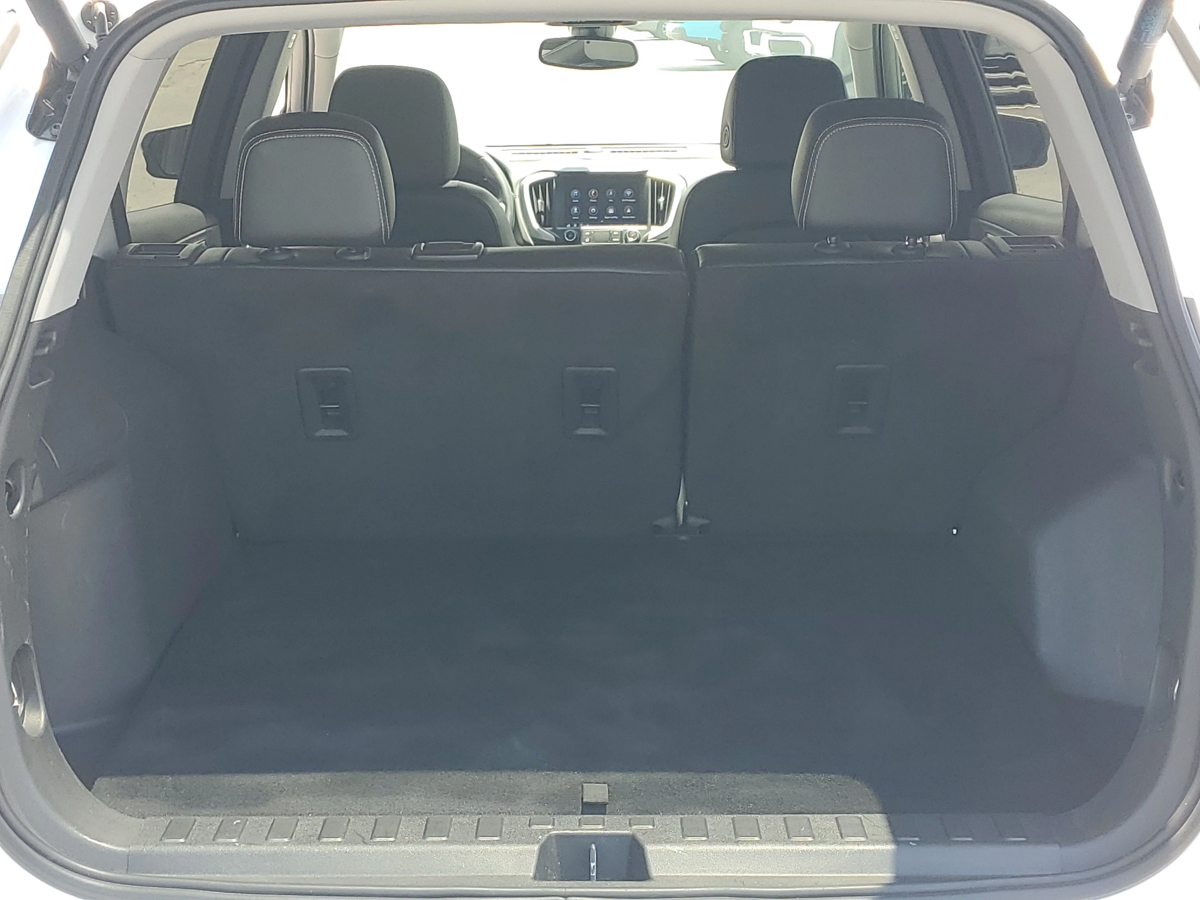 Used 2023 White Frost Tricoat GMC SLT image 11