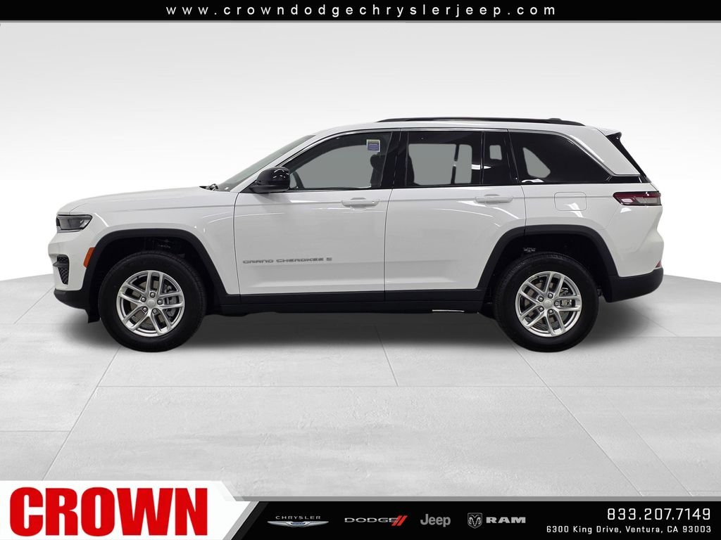 New 2026 Bright White Clear-Coat Exterior Paint Jeep Laredo image 8