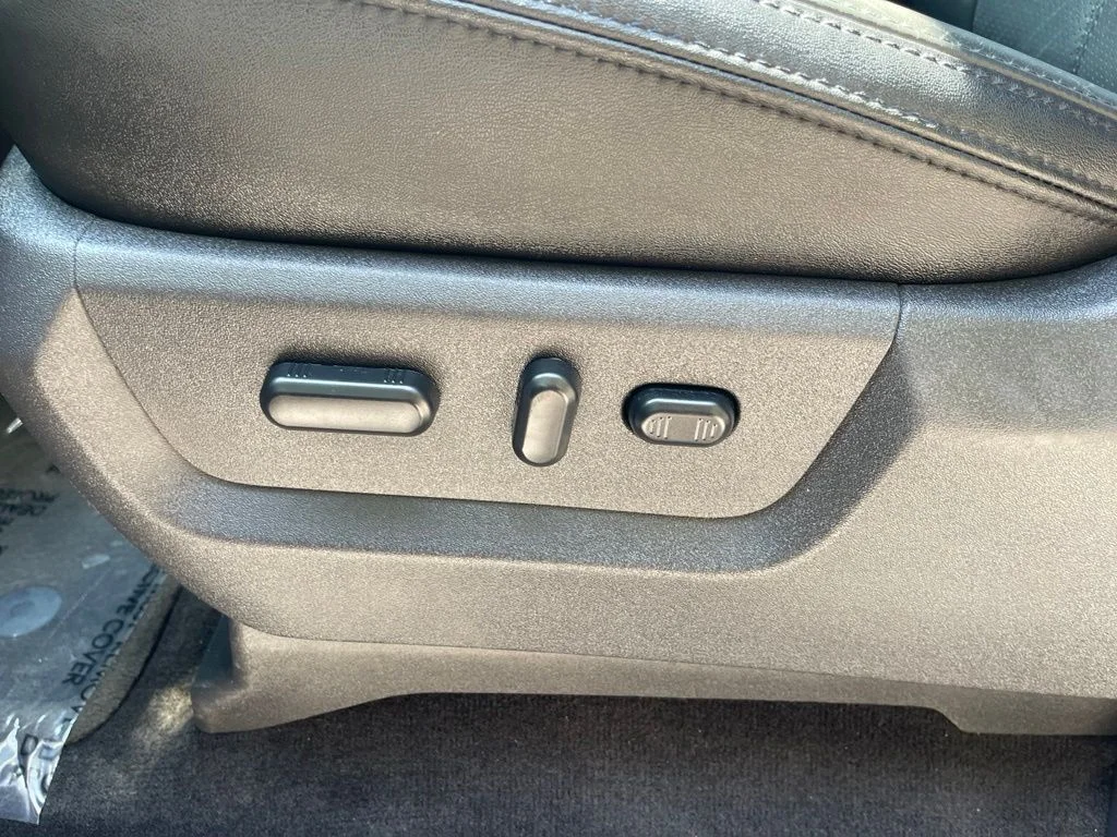 Used 2016 Silver Ford Platinum image 16