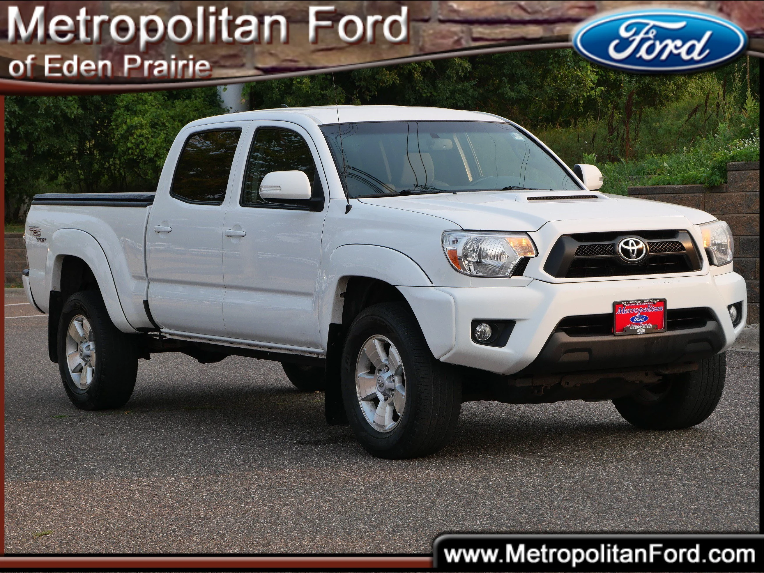 Used 2012 Super White Toyota 4WD Double Cab LB V6 AT image 1