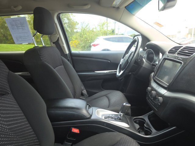 Used 2015 Gray Dodge SXT image 4