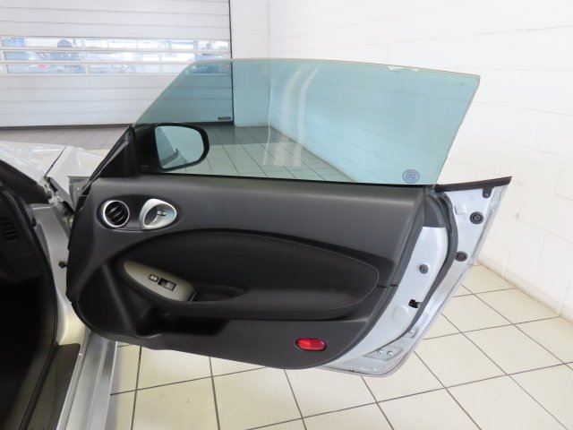 Used 2014 Brilliant Silver Metallic Nissan Base image 26