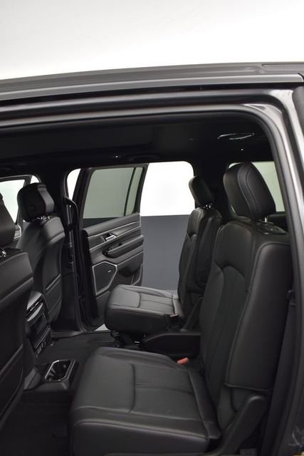 New 2026 Baltic-Gray Metallic Clear-Coat Exterior Paint Jeep Upland image 8