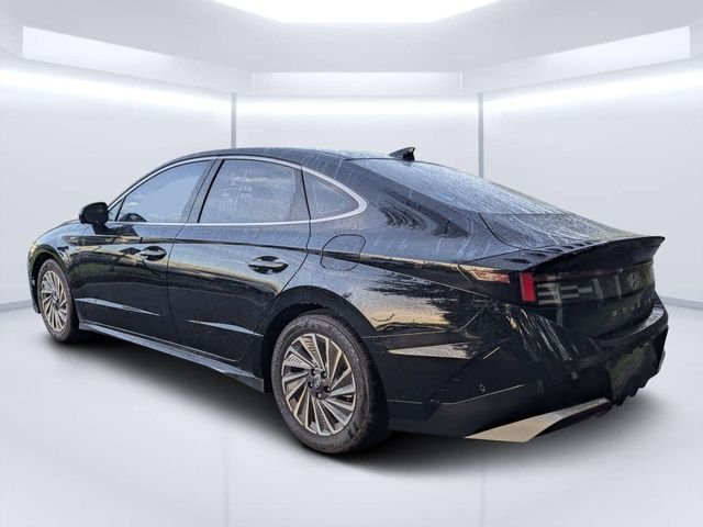 Used 2025 Black Hyundai Limited image 5